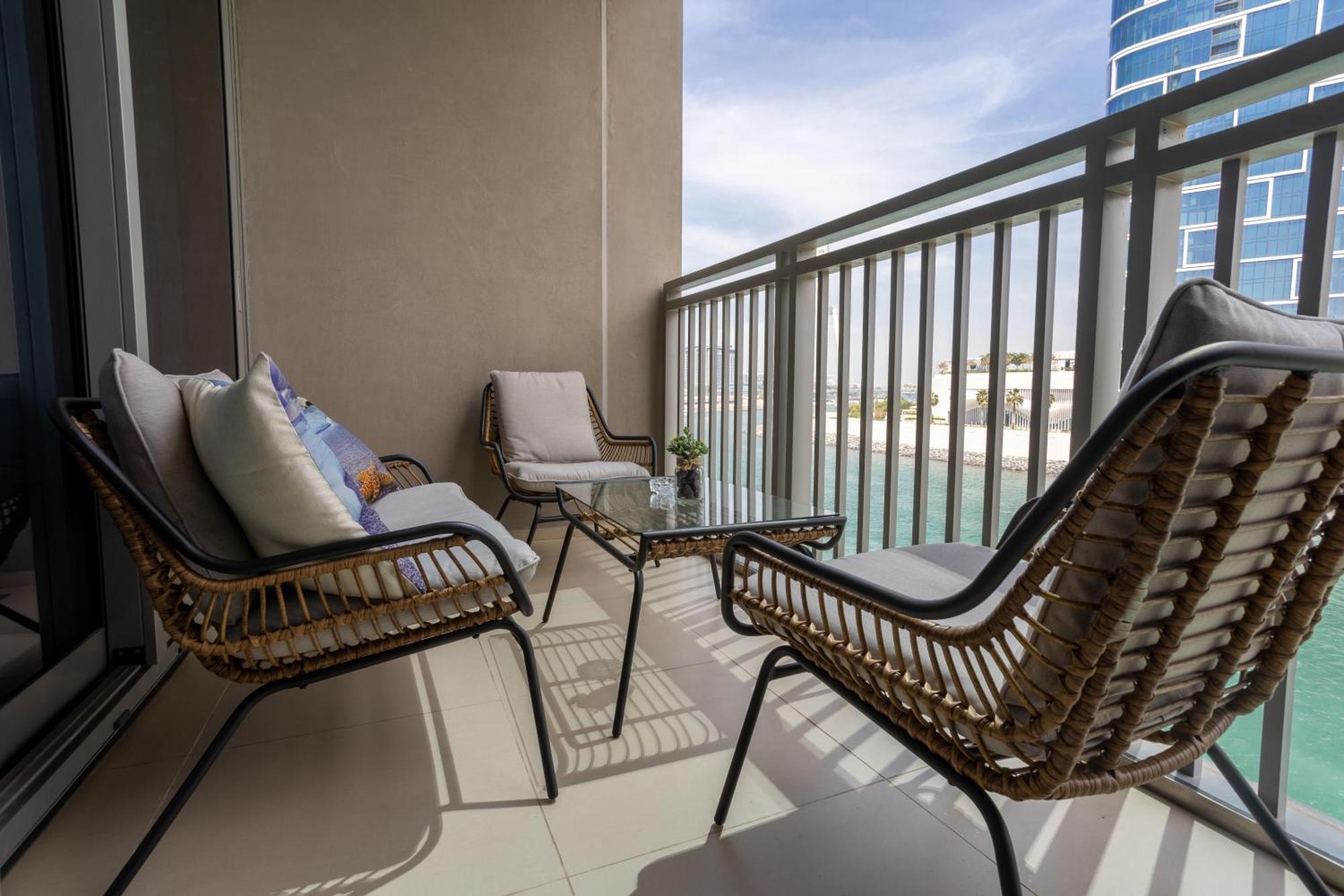 Waves Holiday Home - Waterfront Apartment With Breathtaking Sea Views Dubái Exterior foto